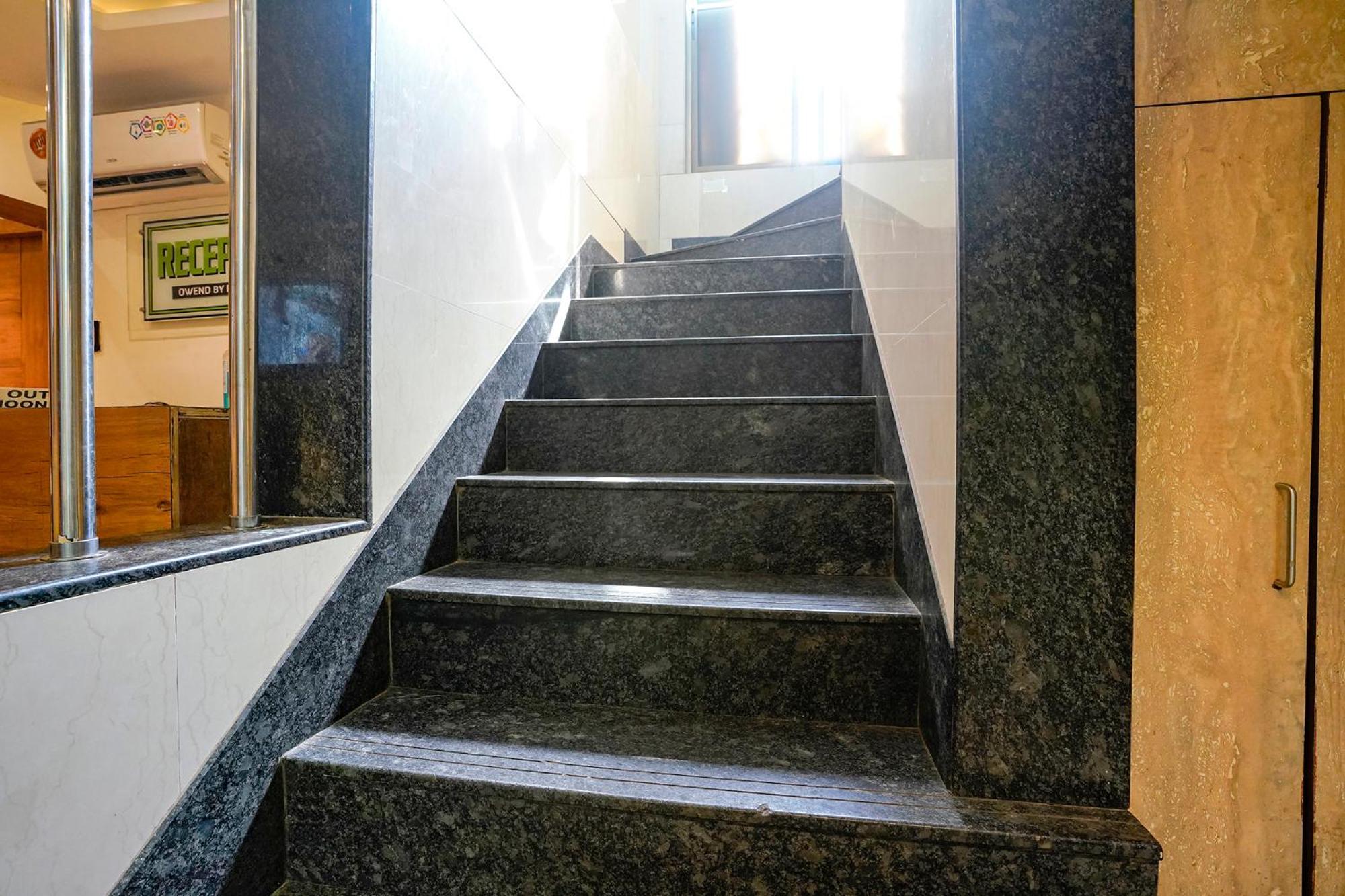 Fabhotel Regal Inn Mumbai Exterior foto